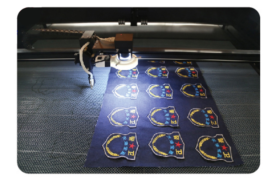 Sistema de Corte a Laser de Logotipo Orientado por Câmera